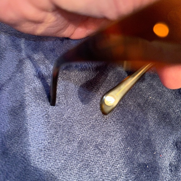 Preloved Authentic Chanel Tortoise Shell Sunglasses - Picture 4 of 10